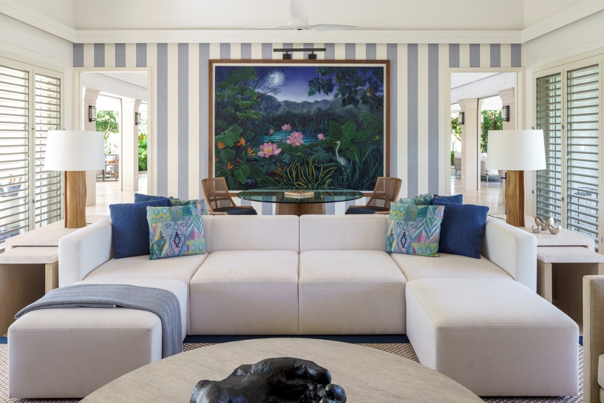 tropical, Studio IDC: Creating a Tropical and Elegant Beach House Design