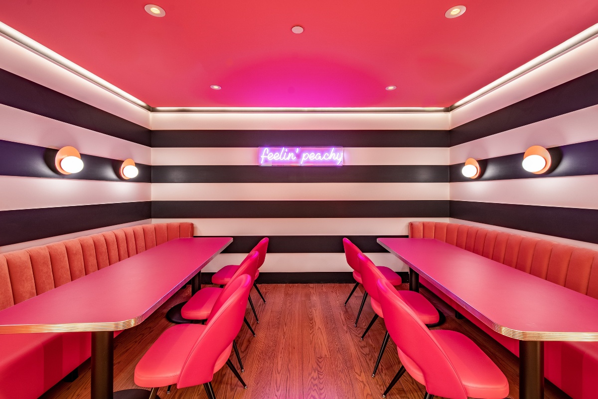 wid chapman architects, Wid Chapman Architects Design a Colourful and Retro Restaurant