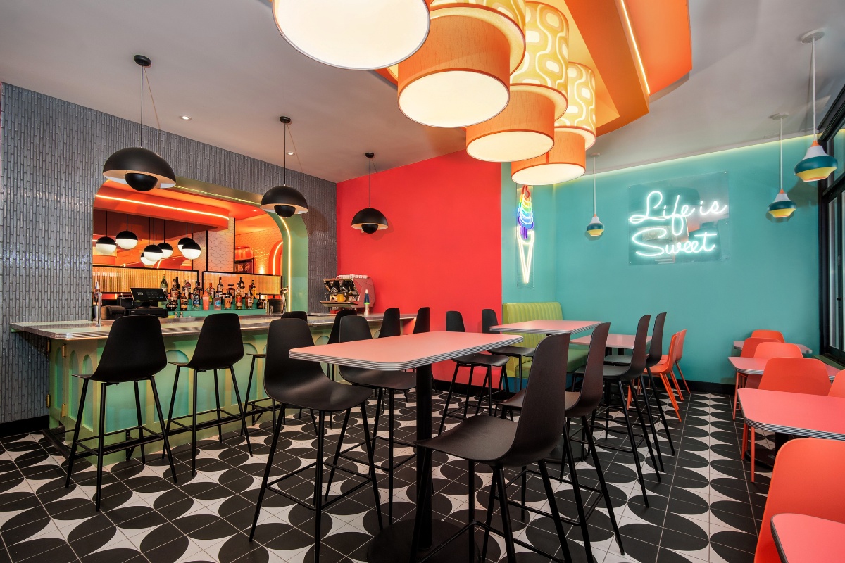 wid chapman architects, Wid Chapman Architects Design a Colourful and Retro Restaurant