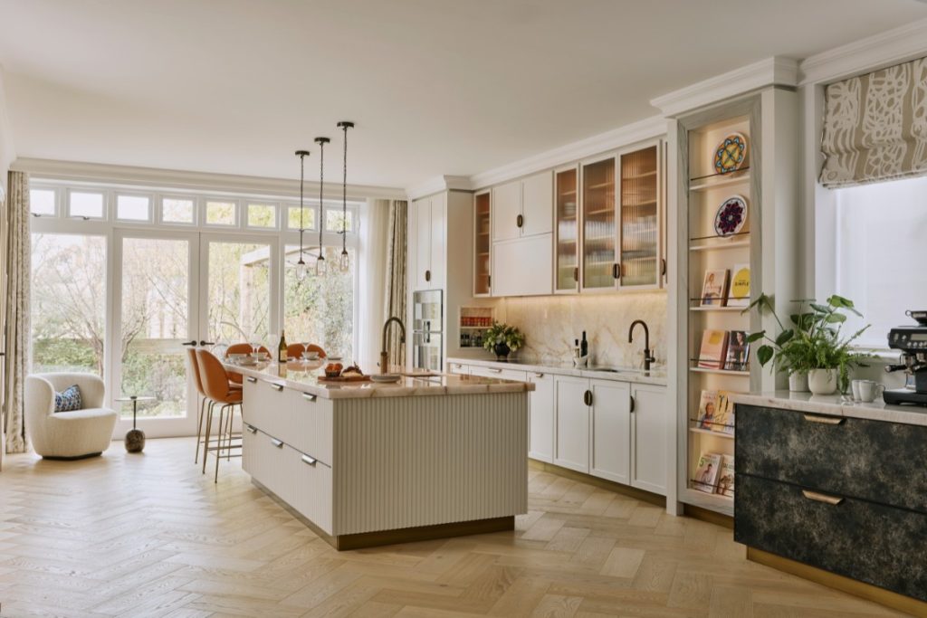 Family Living and Elegant Sophistication Combine in this Open-Plan Kitchen Space